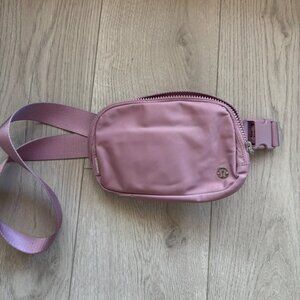 Lululemon Everywhere Belt Bag 1L in Lavender Luxe